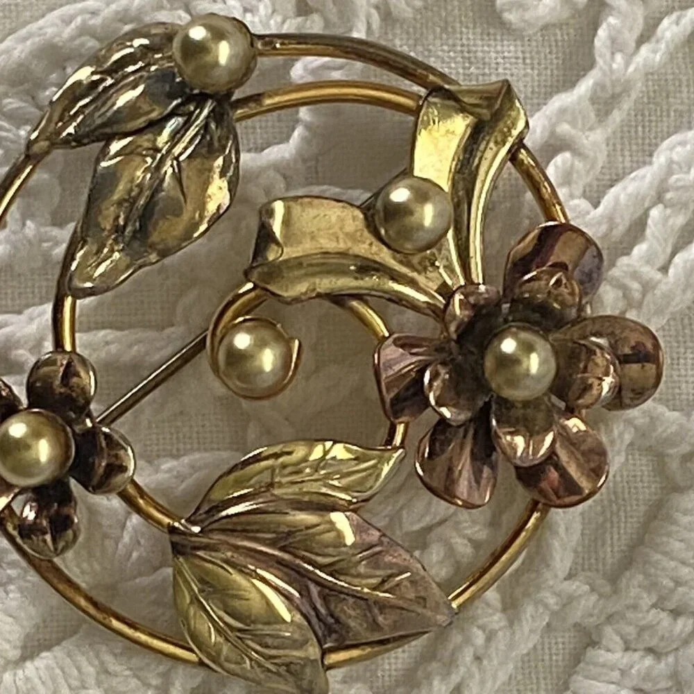 Vintage Signed Barclay Circle Wreath Brooch Pin Faux Seed Pearl Gold Tone‎ 1.5